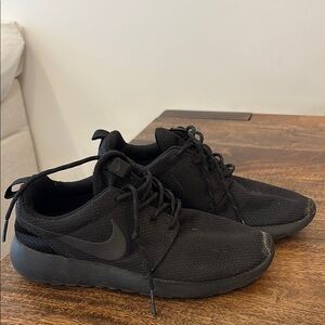 Nike Black Roche Sneakers 👟 – Women’s US6.5